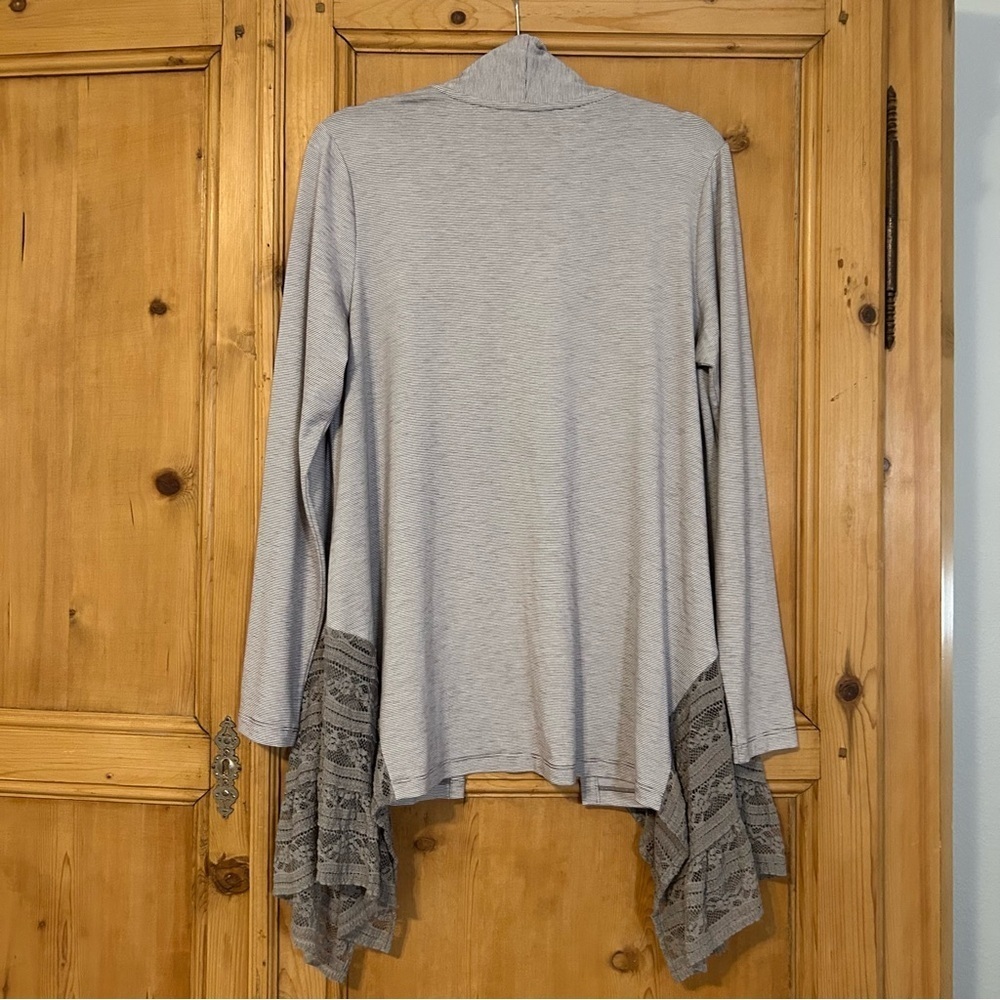 LOGO by Lori Goldstein Women’s Cardigan with Asymmetrical Lace Trim Size M - Picture 2 of 8